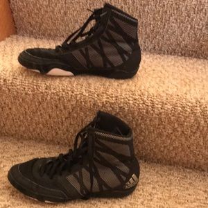 Adidas size 7 wrestling shoes black